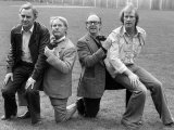 John Thaw and Dennis Waterman Filming For the TV Program - the Sweeney Lámina fotográfica John Thaw and Dennis Waterman Filming For the TV Program - the Sweeney Lámina fotográfica