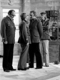 Eric Morecambe and Ernie Wise Meets the Sweenys John Thaw and Dennis Waterman Lámina fotográfica Eric Morecambe and Ernie Wise Meets the Sweenys John Thaw and Dennis Waterman Lámina fotográfica