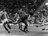 Trevor Francis Scores Nottingham Forest Goal 1979. European Cup Final in Olympic Stadium Munich Lámina fotográfica