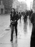 Rolling Stones' Mick Jagger Leaving the Court of Appeal After Listening to Evidence on Brian Jones Lámina fotográfica Rolling Stones' Mick Jagger Leaving the Court of Appeal After Listening to Evidence on Brian Jones Lámina fotográfica