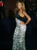 Beyonce Arrives For the Fashion Show During London Fashion Week at Earls Court. September 2006 Lámina fotográfica Beyonce Arrives For the Fashion Show During London Fashion Week at Earls Court. September 2006 Lámina fotográfica