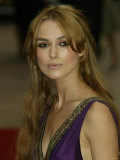 Keira Knightley Wearing Purple and Gold Dress at Pride and Prejudice Film Premiere Lámina fotográfica Keira Knightley Wearing Purple and Gold Dress at Pride and Prejudice Film Premiere Lámina fotográfica