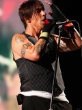 Red Hot Chili Peppers Headlining the Main Stage on Saturday Night at the Reading Festival Stampa fotografica Red Hot Chili Peppers Headlining the Main Stage on Saturday Night at the Reading Festival Stampa fotografica