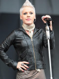 Pop Star Pink Performing at the V Festival at Hylands Park in Chelmsford, Essex. Virgin Festival Fotografisk tryk