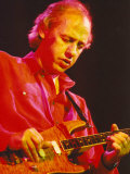 Mark Knopfler, Formerly of Dire Straits, Playing with His Alternative Band the Notting Hillbillies Lámina fotográfica Mark Knopfler, Formerly of Dire Straits, Playing with His Alternative Band the Notting Hillbillies Lámina fotográfica