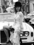 Joanna Lumley in Front of Silver Shadow Rolls Royce Motor Car Photographie