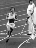 Olympic Games 1976: the Winner of the Marathon, Waldemar Cierpinski of East Germany. August 1976 Lámina fotográfica