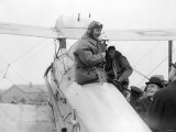 Sir Alan Cobham Pioneer Aviator Returns to Croydon After His Flight to India and Back Lámina fotográfica