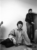 George Harrison Playing Monopoly During the Beatles Tour of the USA Photographie