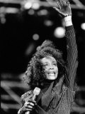 Whitney Houston Us Singer at the Nelson Mandela Birthday Concert at the Wembly Stadium in London Lámina fotográfica Whitney Houston Us Singer at the Nelson Mandela Birthday Concert at the Wembly Stadium in London Lámina fotográfica