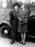 Tv Program 'Allo 'Allo: Richard Gibson in Leather Coat with Kim Hartman Lámina fotográfica Tv Program 'Allo 'Allo: Richard Gibson in Leather Coat with Kim Hartman Lámina fotográfica
