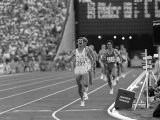 Sebastian Coe Winning 1500 MeterFinal at the Los Angeles Olympics in 1984 Fotografisk tryk