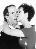 Jamie Lee Curtis Kissing John Cleese October 1988 Photographie