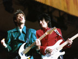 Mick Jagger and Ronnie Wood of the Rolling Stones on Stage at Wembley Stadium Fotografie-Druck