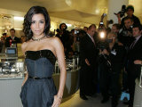 Eva Longoria at Harrods in Knightsbridge, London, Where She Opened the Winter Sales, December 2006 Lámina fotográfica