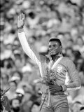 Carl Lewis Celebrates After Winning 200M at the Olympic Games Standing on Winners Podium Rostrum Photographie