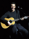 Darius Danesh Playing Guitar During the Radio Forth Charity Concert, Festival Theatre in Edinburgh Photographie
