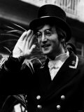 John Lennon of the Beatles Dressed as a Club Commissionaire Fotografie-Druck