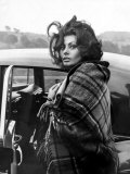 Italian Actress Sophia Loren Arriving at Crumlin Where She Filmed Scenes For the Film 'Arabesque' Fotoprint Italian Actress Sophia Loren Arriving at Crumlin Where She Filmed Scenes For the Film 'Arabesque' Fotoprint