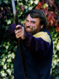Brian Blessed Actor Pulling an 80lb Crossbow Lámina fotográfica Brian Blessed Actor Pulling an 80lb Crossbow Lámina fotográfica