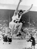 1948 London Olympic Games Balbir Singh Competes in the Long Jump Lámina fotográfica 1948 London Olympic Games Balbir Singh Competes in the Long Jump Lámina fotográfica