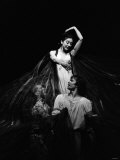 Rudolf Nureyev and Margot Fonteyn at Royal Ballet's Production of Pelleas et Melisande Lámina fotográfica Rudolf Nureyev and Margot Fonteyn at Royal Ballet's Production of Pelleas et Melisande Lámina fotográfica