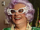 Barry Humphries Actor Comedian and Female Impersinator as Dame Edna Everage Lámina fotográfica