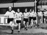 Elton John Superstar Leading Watford Fc Out For Training Lámina fotográfica Elton John Superstar Leading Watford Fc Out For Training Lámina fotográfica