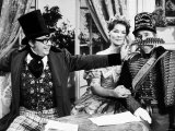 Tv Programmes: Morecambe and Wise from Their TV Show Staring with Glenda Jackson Lámina fotográfica Tv Programmes: Morecambe and Wise from Their TV Show Staring with Glenda Jackson Lámina fotográfica