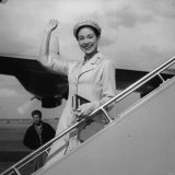 Dame Margot Fonteyn at London Airport, President of the Royal Academy of Dancing Lámina fotográfica Dame Margot Fonteyn at London Airport, President of the Royal Academy of Dancing Lámina fotográfica