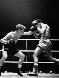 Walter Mcgowan Being Punched in the Boxing Ring by Opponent Jackie Brown Lámina fotográfica Walter Mcgowan Being Punched in the Boxing Ring by Opponent Jackie Brown Lámina fotográfica