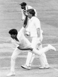Cricketer Kapil Dev - Indian Fast Bowler in Action Against England at Lord's Lámina fotográfica Cricketer Kapil Dev - Indian Fast Bowler in Action Against England at Lord's Lámina fotográfica