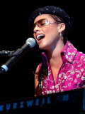 Alicia Keys on Stage at Clyde Auditorium Glasgow October 2002 Fotografisk tryk