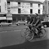 Morecambe and Wise June 1963 Cycling Around Blackpool Lámina fotográfica Morecambe and Wise June 1963 Cycling Around Blackpool Lámina fotográfica