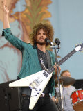 Andrew Stockdale, Lead Singer with Wolfmother on Stage at the 2007 Isle of Wight Festival Fotografiskt tryck Andrew Stockdale, Lead Singer with Wolfmother on Stage at the 2007 Isle of Wight Festival Fotografiskt tryck