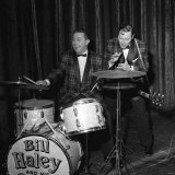 Bill Haley on First Visit to England Which Was Largley Sponsored by the Daily Mirror Fotografisk tryk Bill Haley on First Visit to England Which Was Largley Sponsored by the Daily Mirror Fotografisk tryk