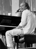 Phil Collins Pop Singer at Live Aid Concert 1985. Jfk Stadium Philadelphia Stampa fotografica Phil Collins Pop Singer at Live Aid Concert 1985. Jfk Stadium Philadelphia Stampa fotografica