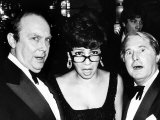 Morecambe and Wise with Singer Shirley Bassey Jan 1979 - Fotografik Baskı Morecambe and Wise with Singer Shirley Bassey Jan 1979 - Fotografik Baskı