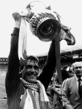 Liverpool Player Manager Kenny Dalglish Holding the Trophy After Their Win Against Everton Photographie