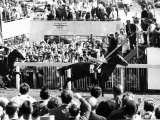 Lester Piggott Wins the Derby on Nijinsky in 1970 Fotografisk tryk