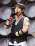 Red Hot Chilli Peppers Singing During the Live Earth Concert Held at Wembley Stadium Photographic Print