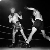 Boxing at Empress Hall Wally Thom V. Womber. April 1952 Fotografisk tryk Boxing at Empress Hall Wally Thom V. Womber. April 1952 Fotografisk tryk