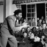 Frankie Howerd Entertaining Troleaving For Korea, June 1952 Photographic Print