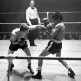 Boxing Between Jackie Brown and Pancho Bhatachaji at Free Trade Hall, Manchester Lámina fotográfica Boxing Between Jackie Brown and Pancho Bhatachaji at Free Trade Hall, Manchester Lámina fotográfica