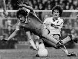Spurs V Manchester City. Hoddle Fouls Owen. February 1979 Fotografie-Druck