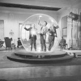 Lionel Jeffries, Laurence Harvey and Eric Portman on the Set of "The Spy with a Cold Nose" Photographie