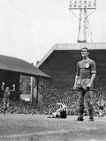 Liverpool vs Newcastle Tony Hateley Proudly Looking Into Goal After Scoring Liverpools Fourth Goal Fotografie-Druck