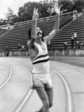 David Bedford Smashed the World 10,000 Meters Record at Crystal Palace with a Time of 27Mins 31Secs Lámina fotográfica David Bedford Smashed the World 10,000 Meters Record at Crystal Palace with a Time of 27Mins 31Secs Lámina fotográfica