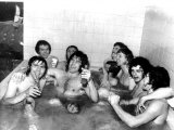 Sunderland Players in Bath Celebrating After Beating Leeds United Fotografie-Druck