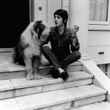 Paul Mccartney June 1967 Singer with the Beatles at His St John's Wood House with His Dog Fotografie-Druck